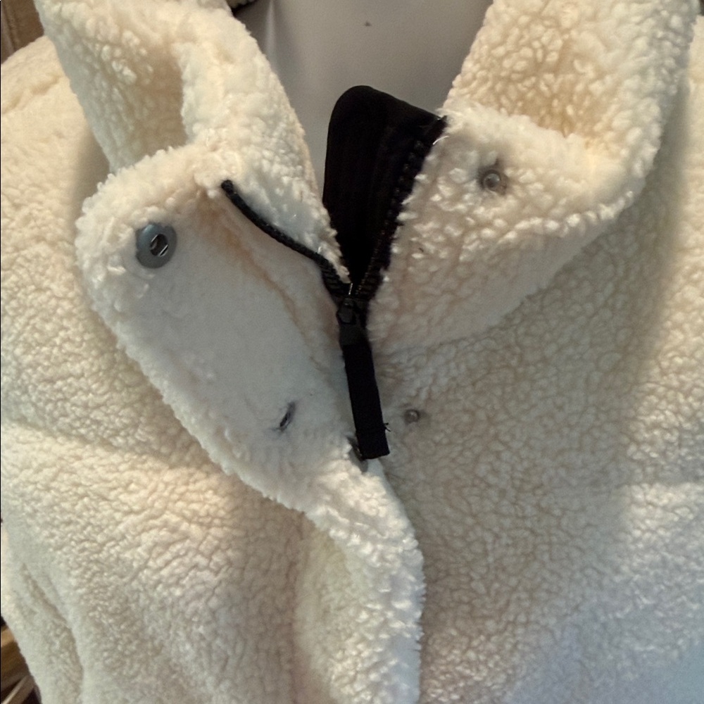 T by Talbots Quilted Sherpa Cream & Black Puffer Vest size Large - Picture 6 of 11